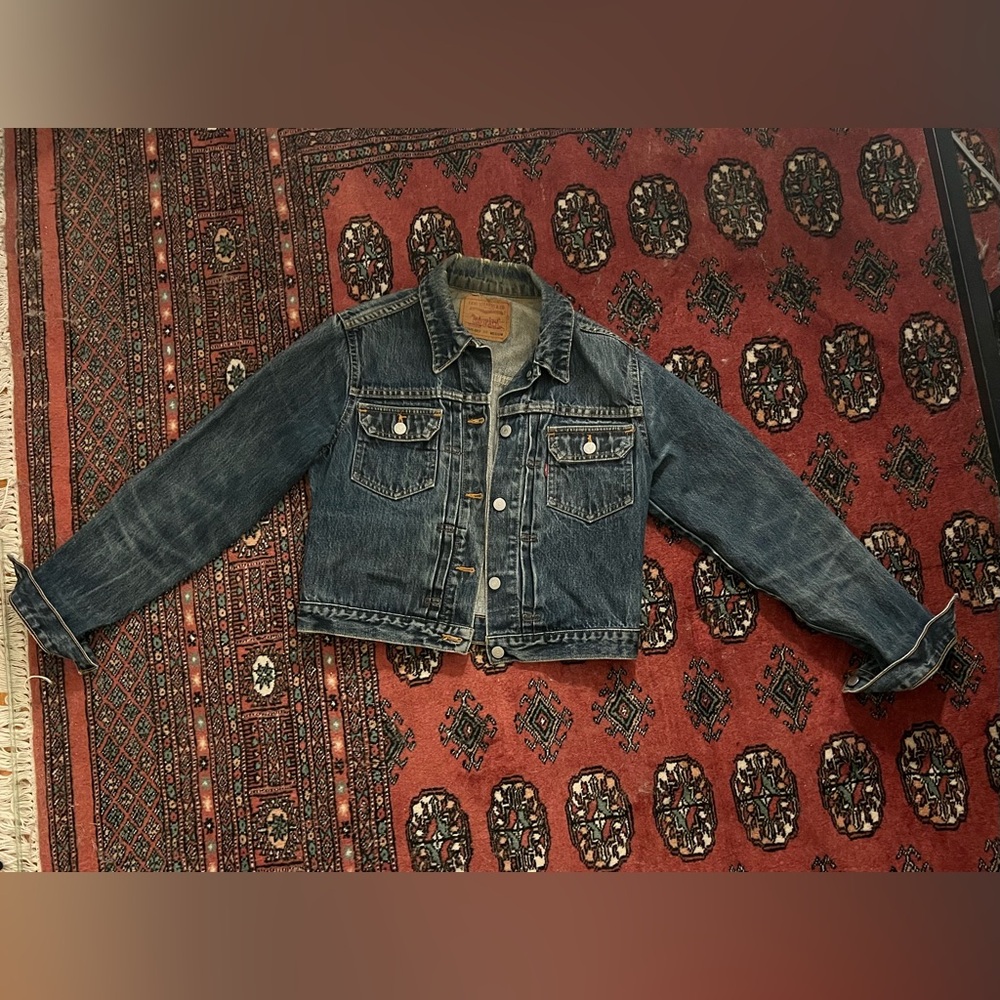 Vintage Levi’s denim jacket - cropped, distressed, darkwash